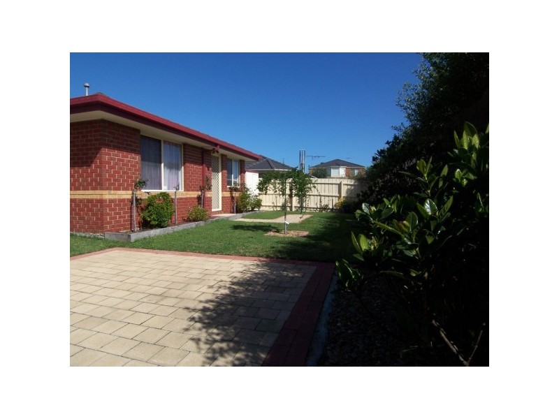 5 Opal Court, Skye VIC 3977