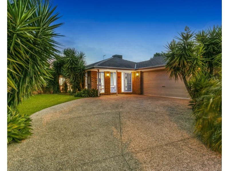 24 Diamond Parade, Skye VIC 3977