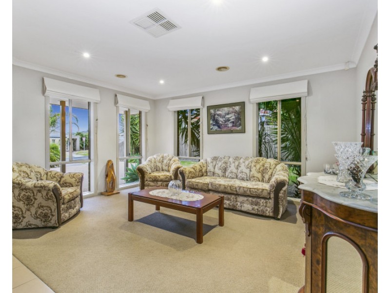 24 Diamond Parade, Skye VIC 3977