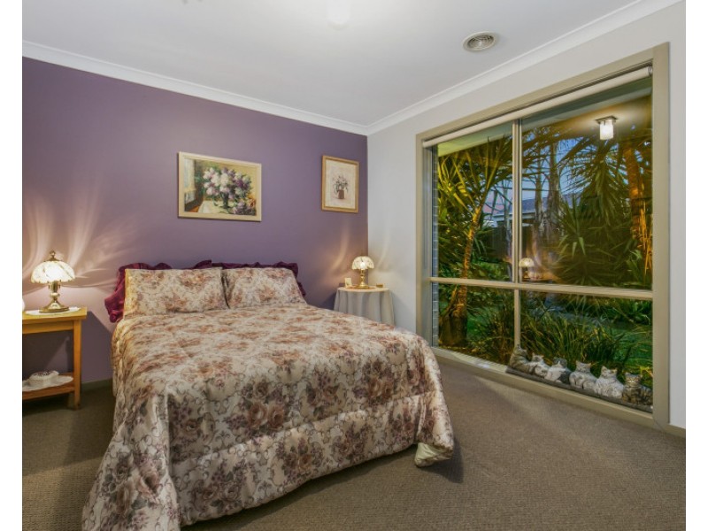 24 Diamond Parade, Skye VIC 3977