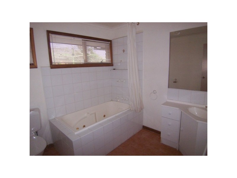 8 Arcadia Street, Carrum Downs VIC 3201