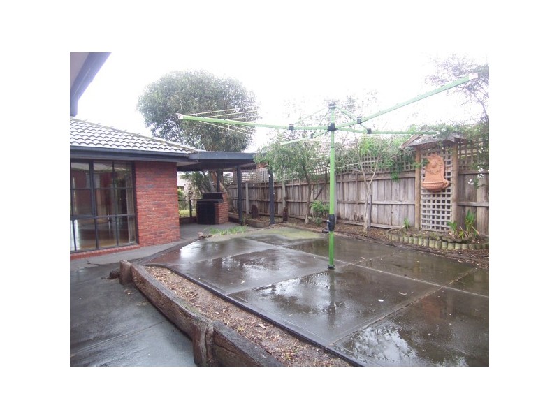 8 Arcadia Street, Carrum Downs VIC 3201