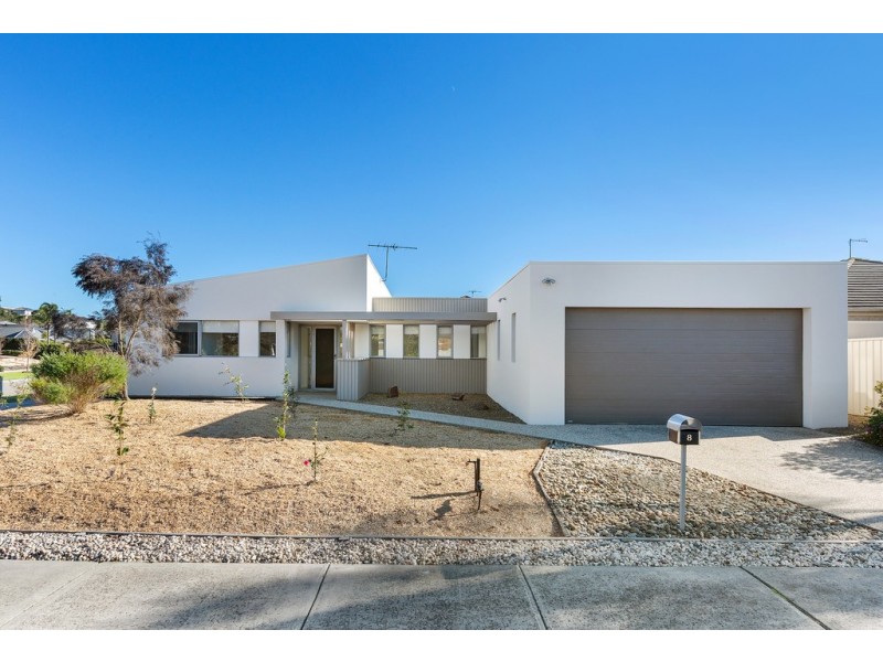 8 Spring Hill Road, Langwarrin VIC 3910