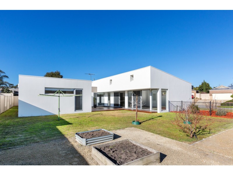 8 Spring Hill Road, Langwarrin VIC 3910