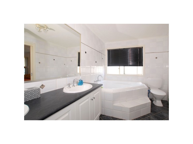 7 Opal Court, Skye VIC 3977