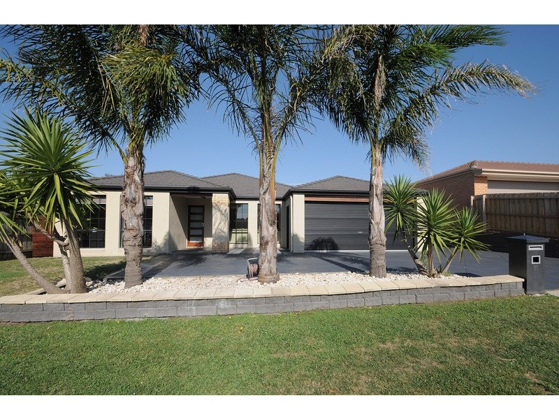 11 Whiting Court, Skye VIC 3977