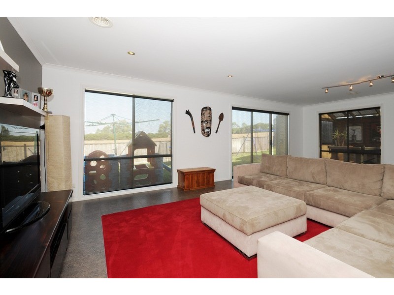 11 Whiting Court, Skye VIC 3977