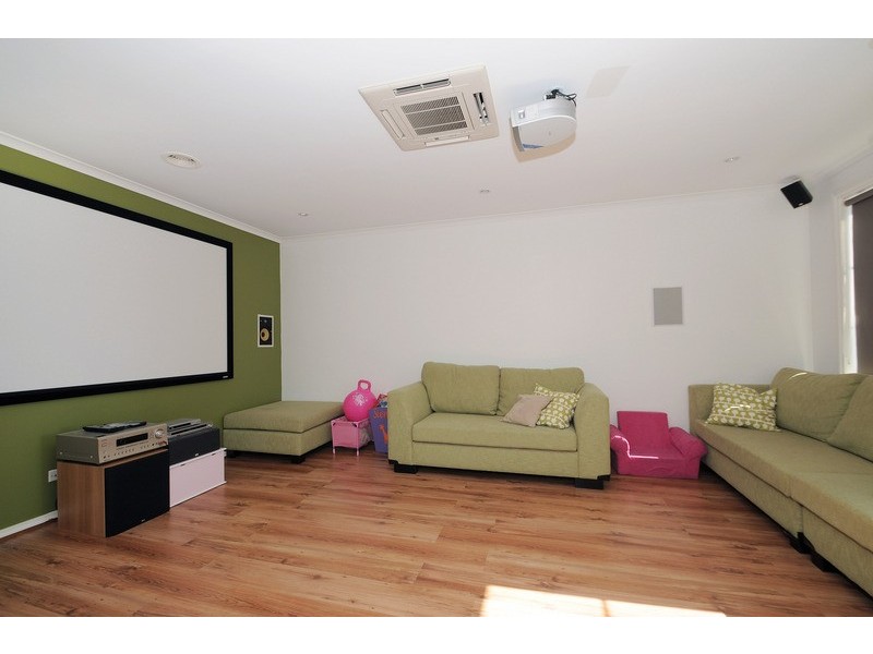 11 Whiting Court, Skye VIC 3977