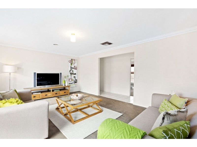 18 Esta Court, Carrum Downs VIC 3201