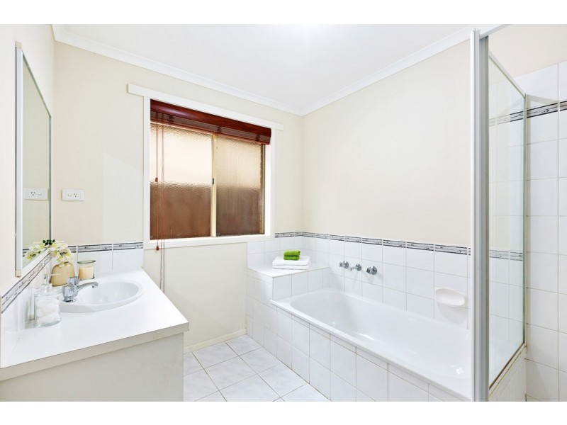 18 Esta Court, Carrum Downs VIC 3201