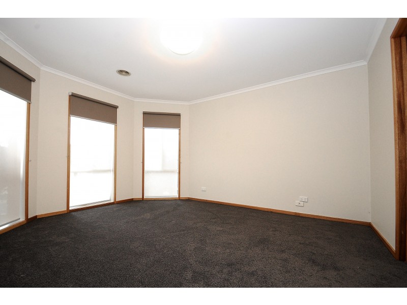 13 Clifton Grove, Carrum Downs VIC 3201