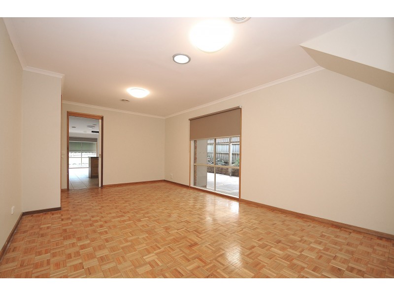 13 Clifton Grove, Carrum Downs VIC 3201