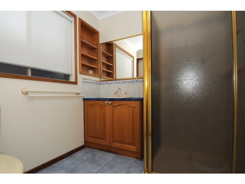 13 Clifton Grove, Carrum Downs VIC 3201