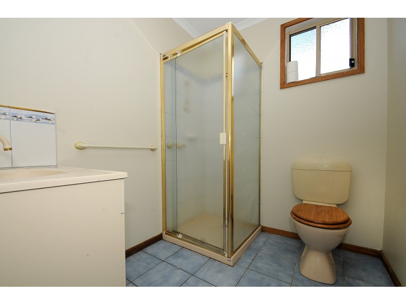 13 Clifton Grove, Carrum Downs VIC 3201