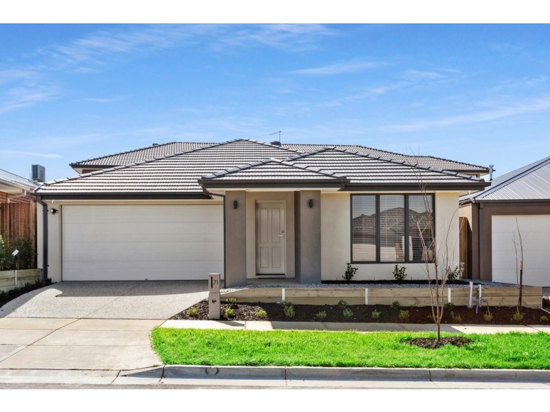 71 Waterman Drive, Clyde VIC 3978