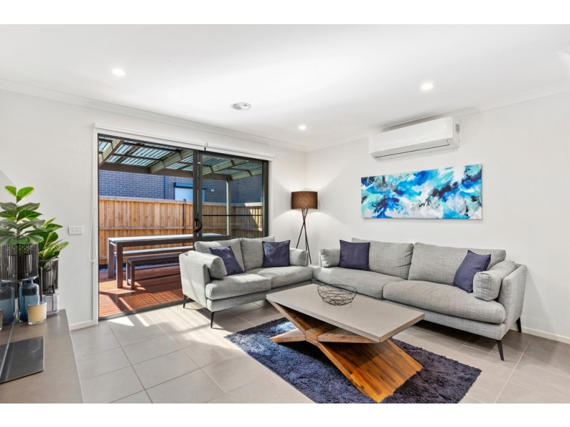 71 Waterman Drive, Clyde VIC 3978