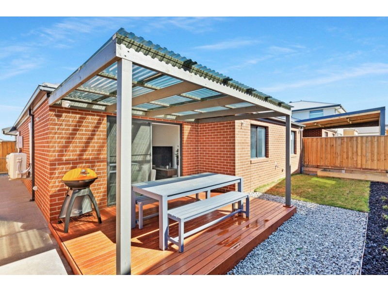 71 Waterman Drive, Clyde VIC 3978