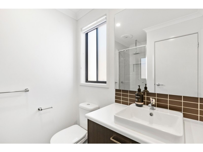 71 Waterman Drive, Clyde VIC 3978