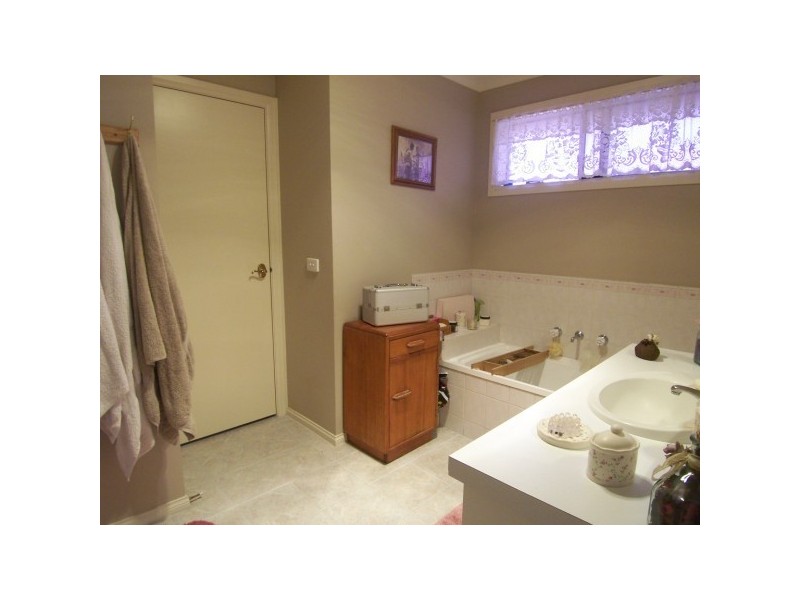 46 Oberon Drive, Carrum Downs VIC 3201