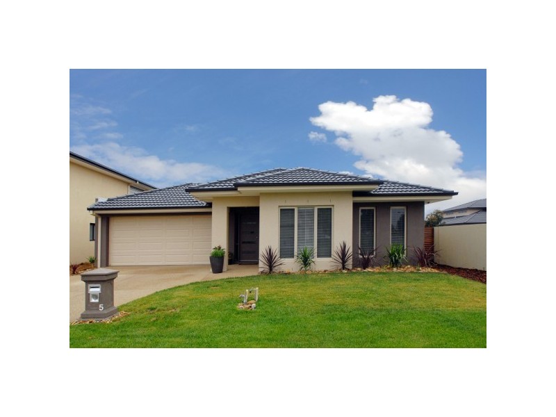 5 Lakeside Drive, Sandhurst VIC 3977