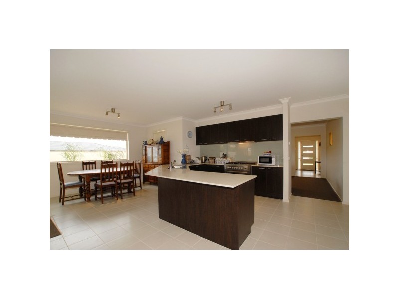 5 Lakeside Drive, Sandhurst VIC 3977