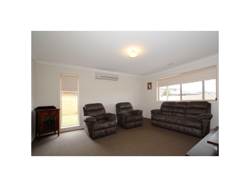 5 Lakeside Drive, Sandhurst VIC 3977