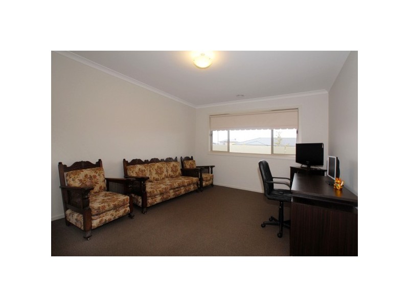 5 Lakeside Drive, Sandhurst VIC 3977