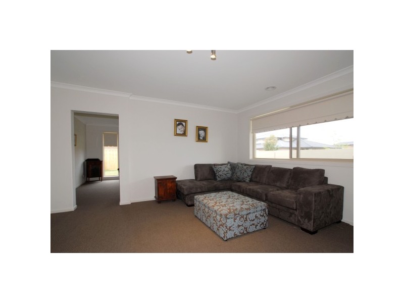 5 Lakeside Drive, Sandhurst VIC 3977