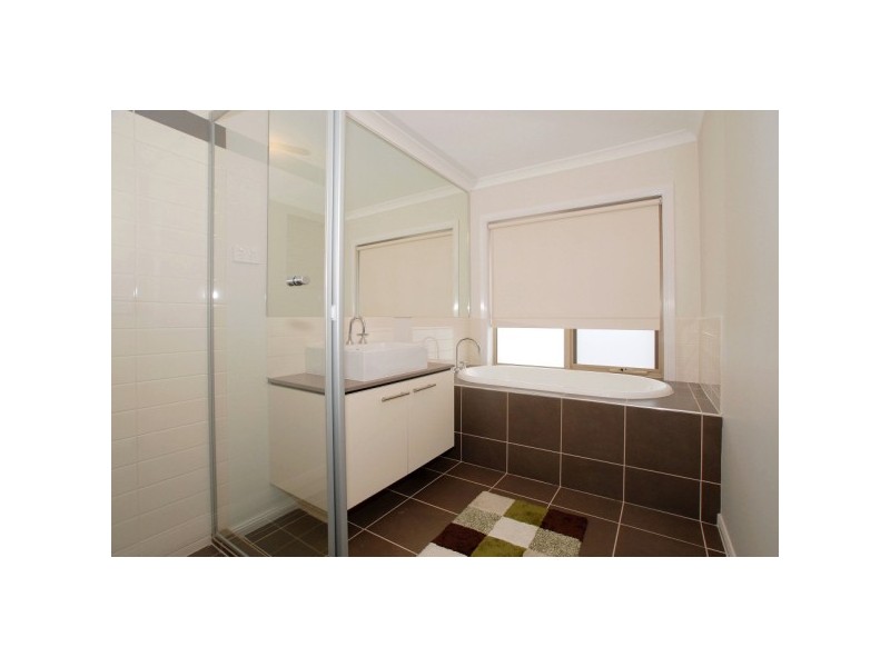 31 Lakeside Drive, Sandhurst VIC 3977