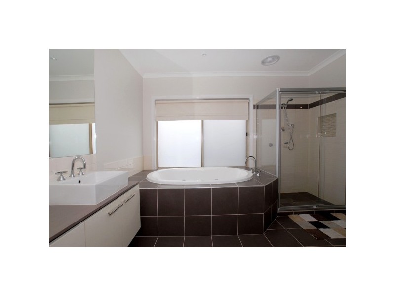 31 Lakeside Drive, Sandhurst VIC 3977