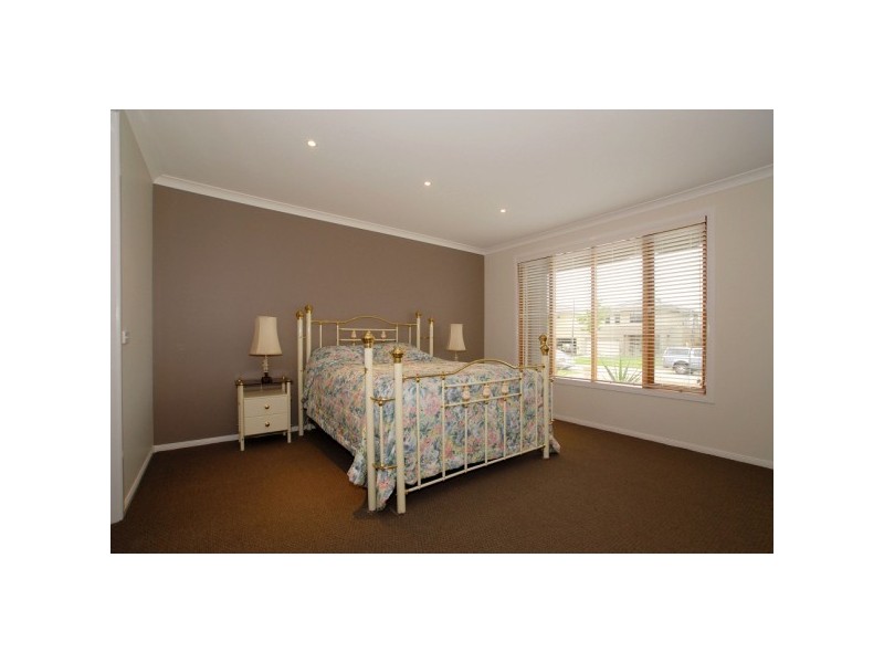 31 Lakeside Drive, Sandhurst VIC 3977