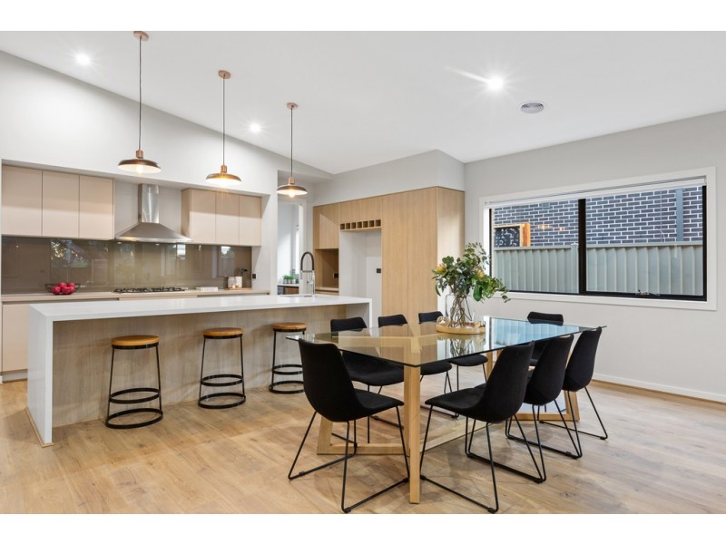 21 Sutton Crescent, Carrum Downs VIC 3201