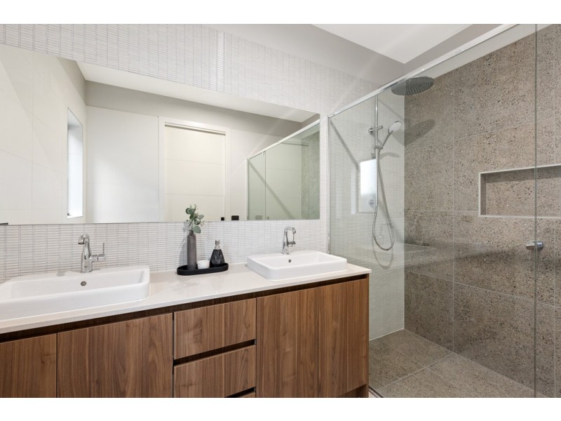 21 Sutton Crescent, Carrum Downs VIC 3201