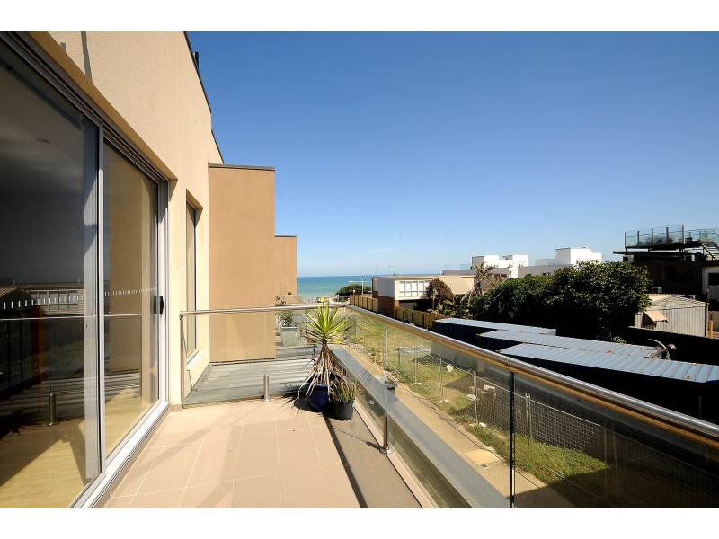 1/10 Johnson Avenue, Carrum VIC 3197