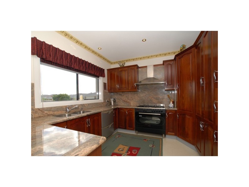 17 Diamond Parade, Skye VIC 3977