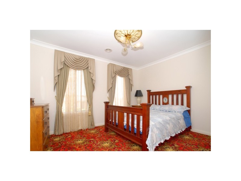 17 Diamond Parade, Skye VIC 3977