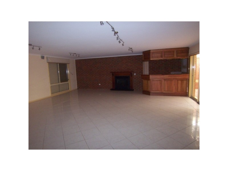 36 Oakwood Drive, Carrum Downs VIC 3201