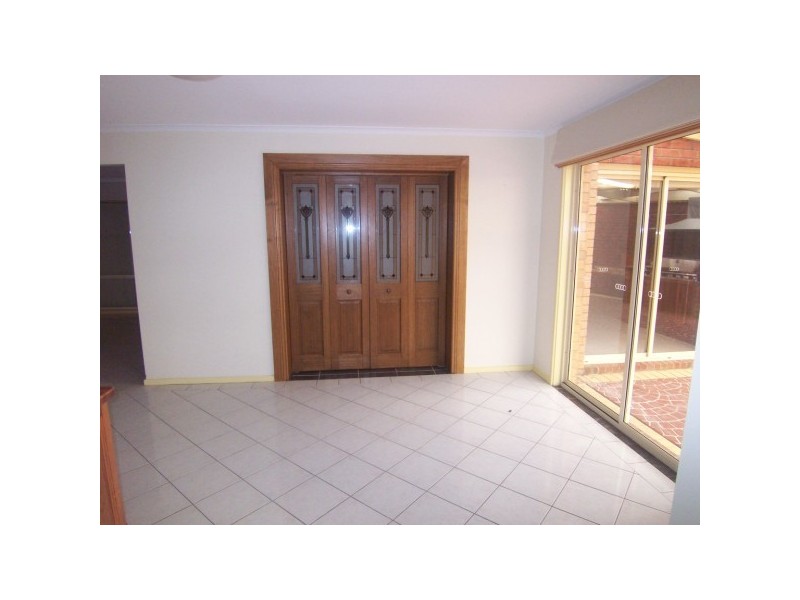 36 Oakwood Drive, Carrum Downs VIC 3201