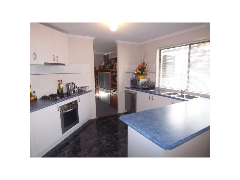 18 John Monash Drive, Skye VIC 3977