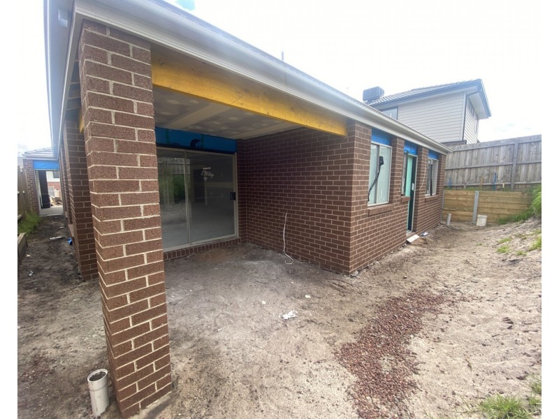 16 Pebble Beach Drive, Carrum Downs VIC 3201