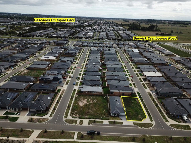 18 Appenzeller Drive, Clyde North VIC 3978