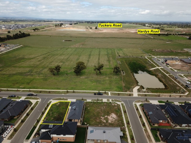 18 Appenzeller Drive, Clyde North VIC 3978