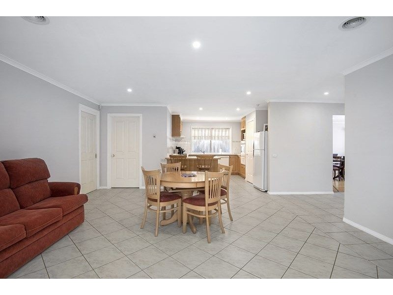 6 John Monash Drive, Skye VIC 3977