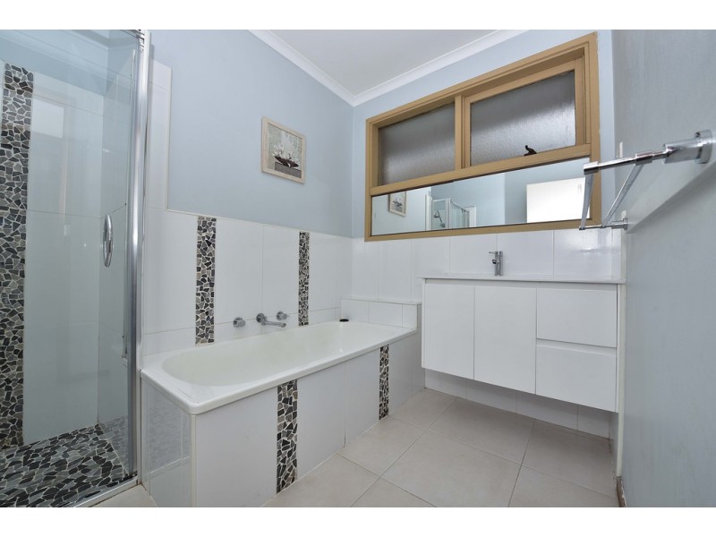 4 Brolga Court, Carrum Downs VIC 3201