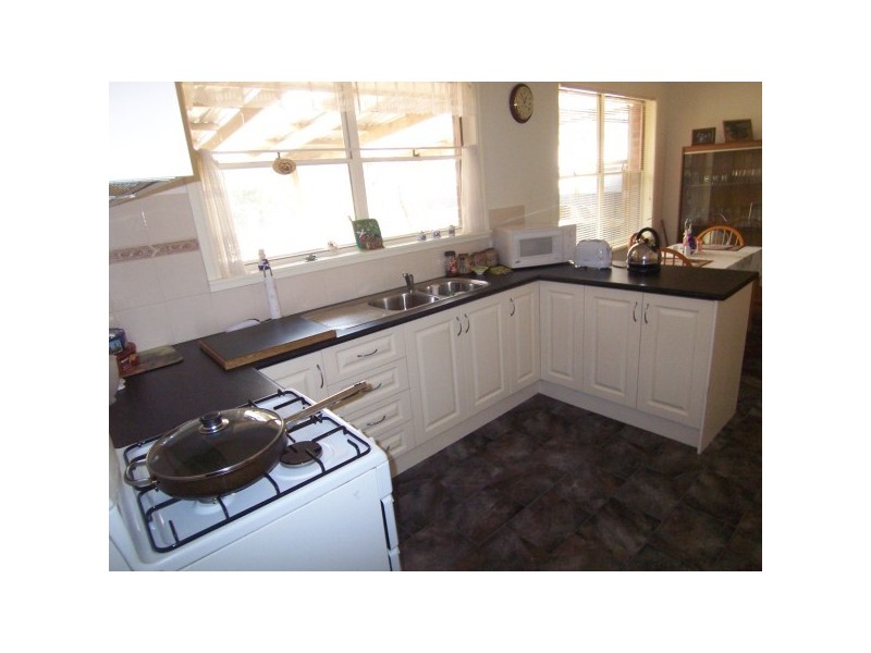 8 Poplar Street, Frankston North VIC 3200