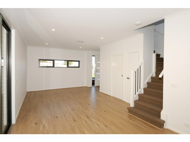 2 Butina Crest, Pakenham VIC 3810