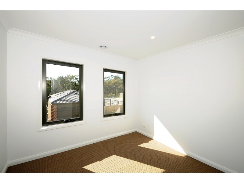 2 Butina Crest, Pakenham VIC 3810