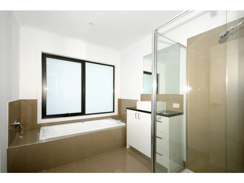 2 Butina Crest, Pakenham VIC 3810