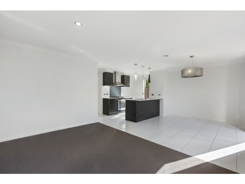 10 Heathfield Lane, Officer VIC 3809
