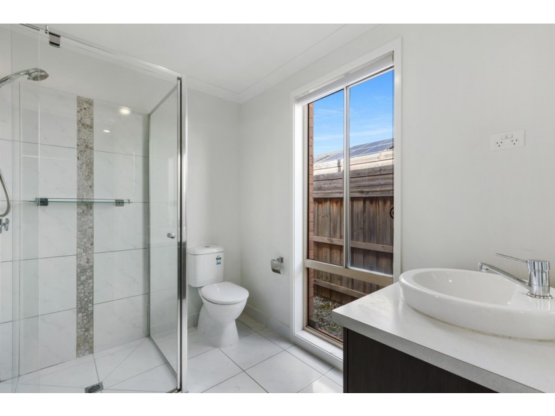 10 Heathfield Lane, Officer VIC 3809